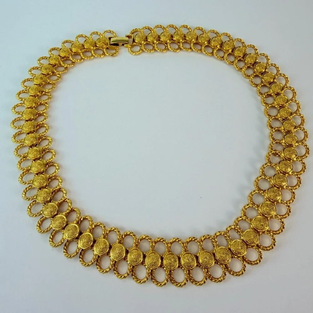 Eternal knot geometric vintage gold tone necklace / choker